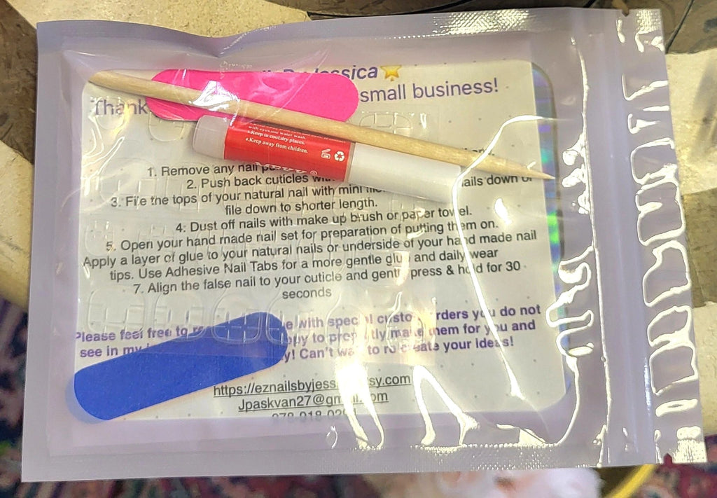 Hand - painted Flamingo Press - on Nails with Kit - Potpourri Gift Shop