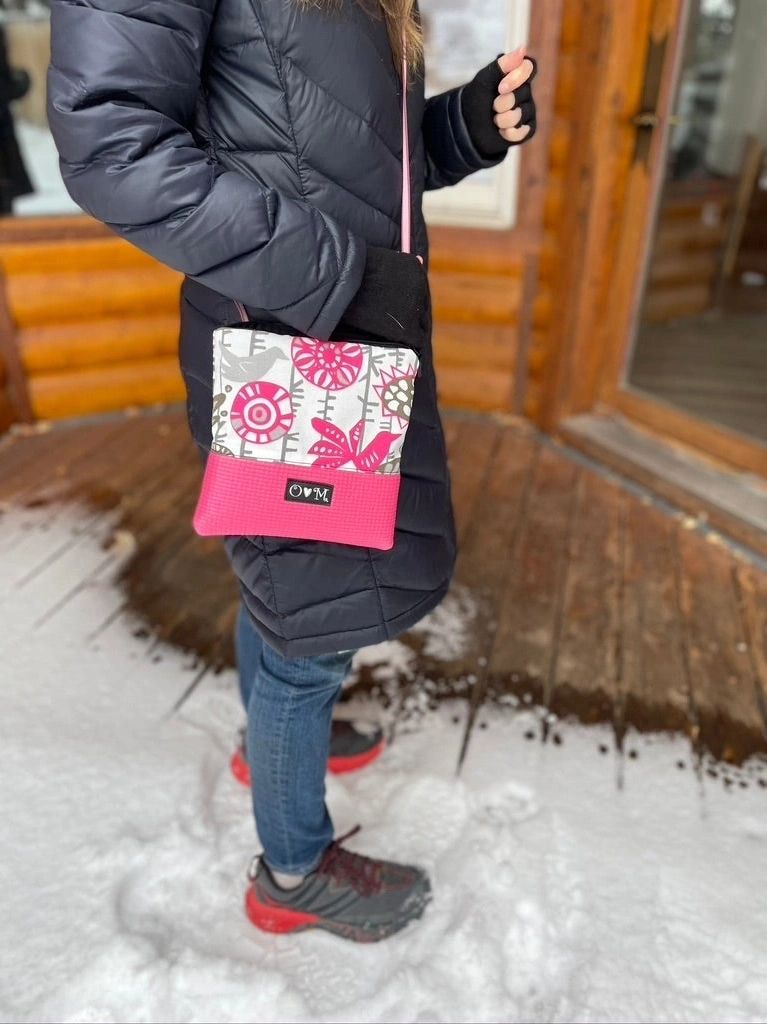 Crossbody Bag in Stella Pink Bird Print